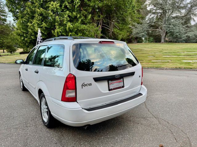 2000 Ford Focus Image 8