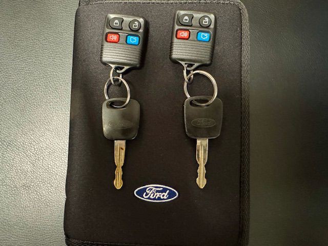 2000 Ford Focus Image 10
