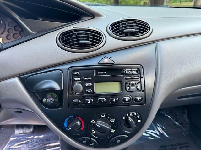 2000 Ford Focus Image 14