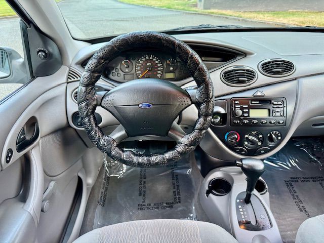 2000 Ford Focus Image 19