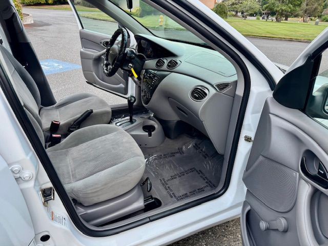 2000 Ford Focus Image 23
