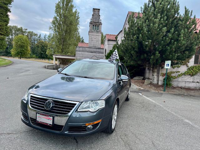 2010 Volkswagen Passat Image 2