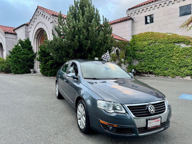 2010 Volkswagen Passat Image 4