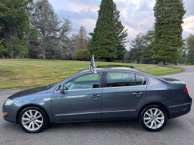 2010 Volkswagen Passat Image 9