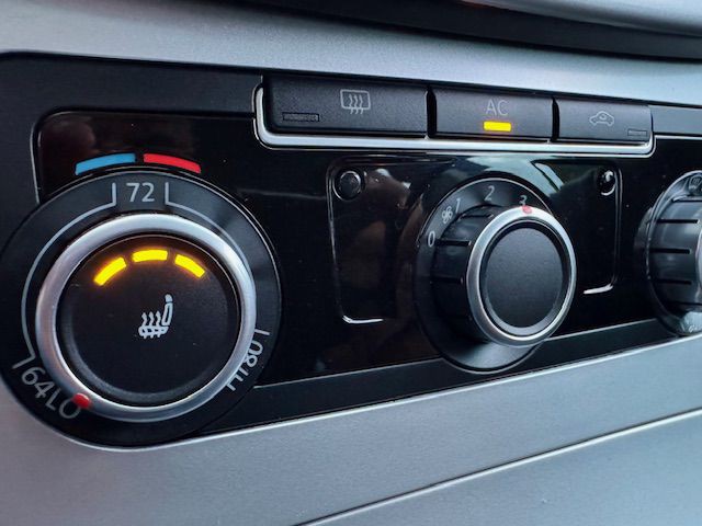 2010 Volkswagen Passat Image 15