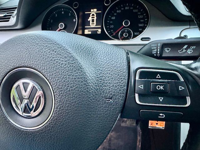 2010 Volkswagen Passat Image 18