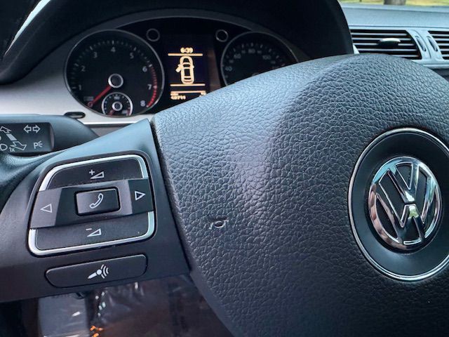 2010 Volkswagen Passat Image 19