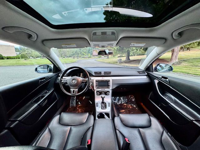 2010 Volkswagen Passat Image 25