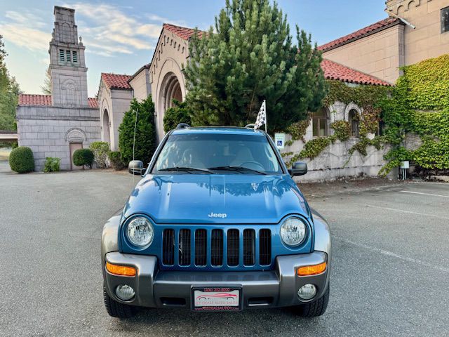 2004 Jeep Liberty Image 3
