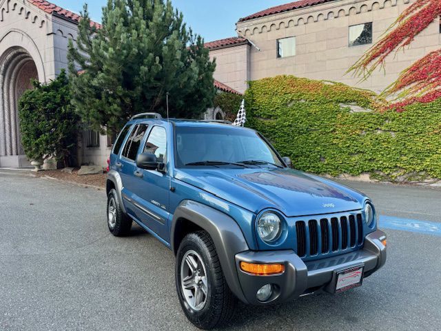 2004 Jeep Liberty Image 4