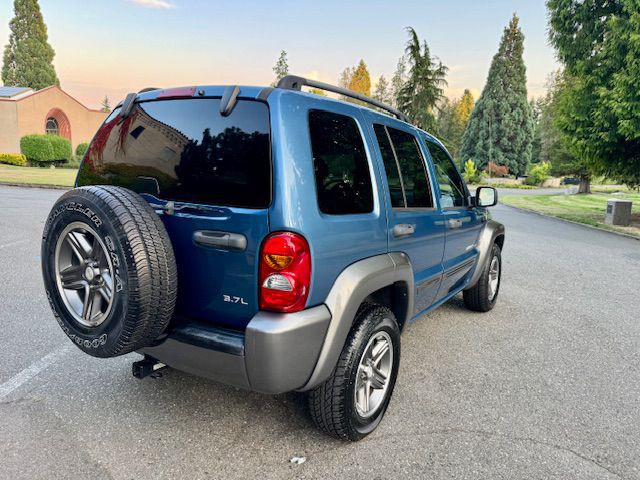 2004 Jeep Liberty Image 6