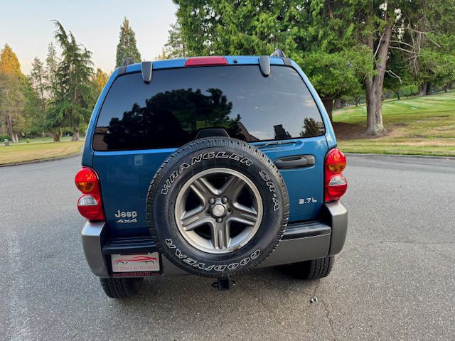 2004 Jeep Liberty Image 7