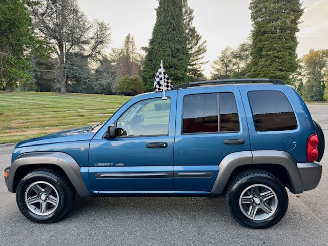 2004 Jeep Liberty Image 8
