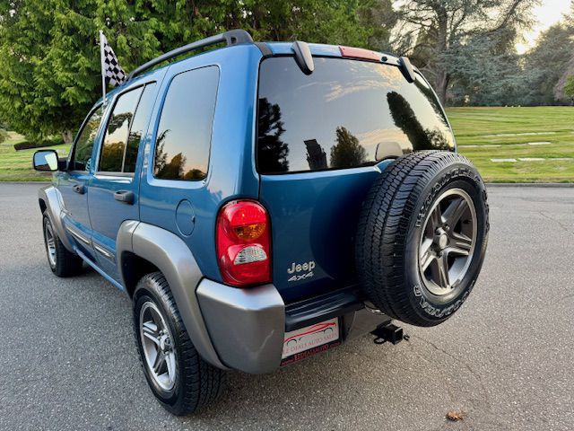 2004 Jeep Liberty Image 9