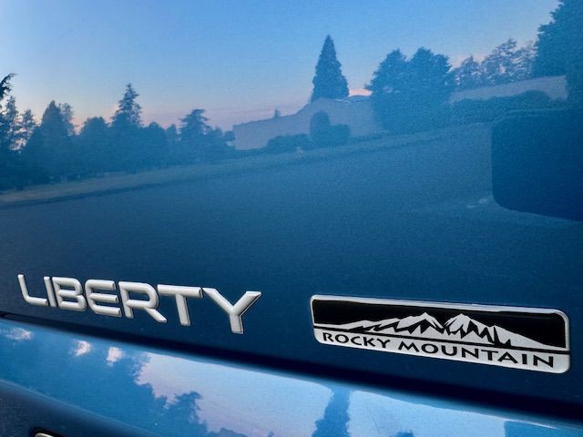 2004 Jeep Liberty Image 11