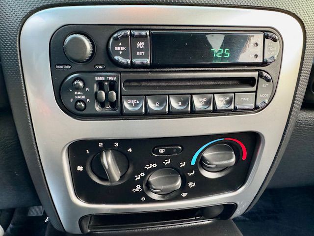 2004 Jeep Liberty Image 14