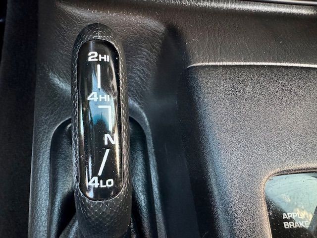2004 Jeep Liberty Image 15