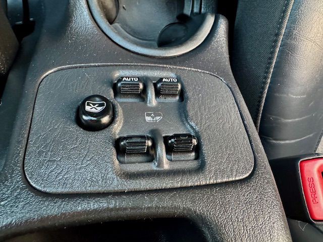 2004 Jeep Liberty Image 17