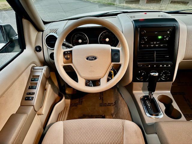 2006 Ford Explorer Image 18