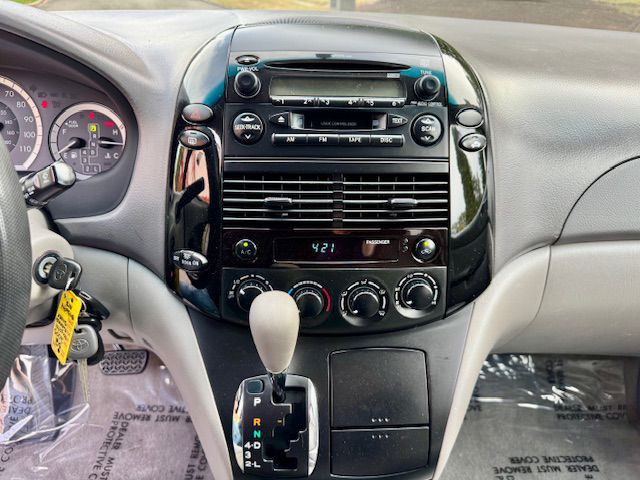 2005 Toyota Sienna Image 13