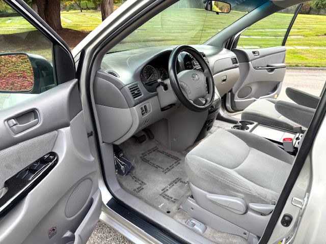 2005 Toyota Sienna Image 23