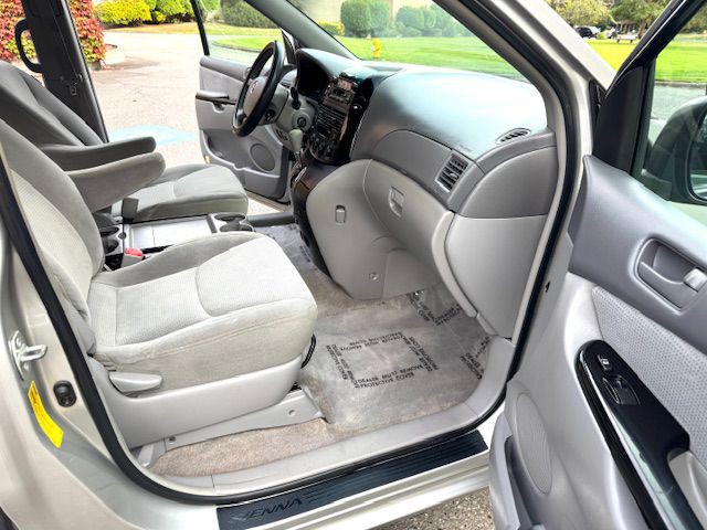 2005 Toyota Sienna Image 25