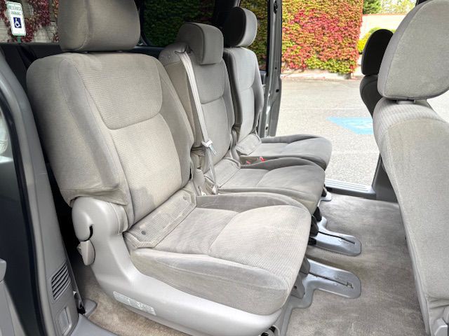 2005 Toyota Sienna Image 26