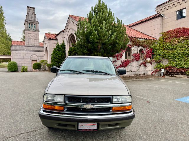 2001 Chevrolet S10 Image 3