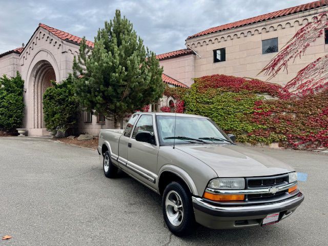 2001 Chevrolet S10 Image 4