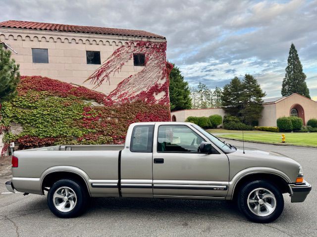 2001 Chevrolet S10 Image 5