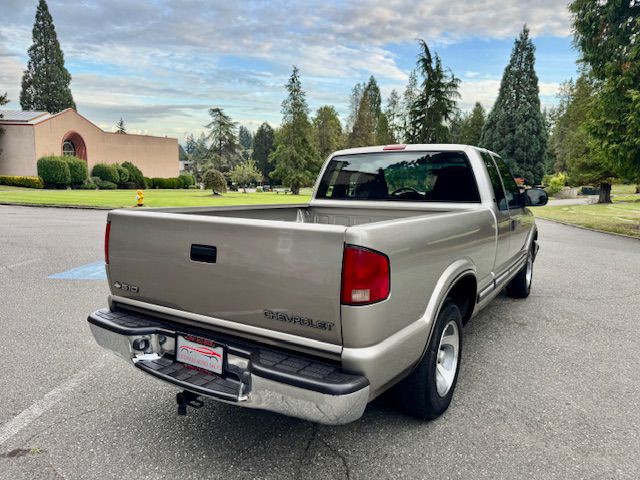 2001 Chevrolet S10 Image 6