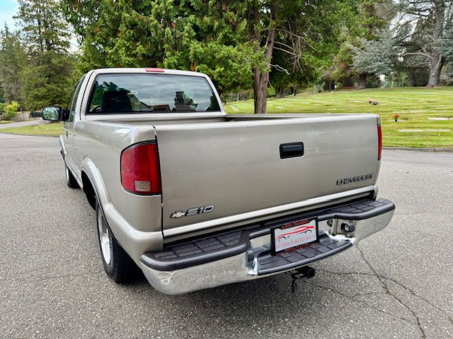 2001 Chevrolet S10 Image 8