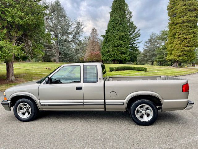 2001 Chevrolet S10 Image 9