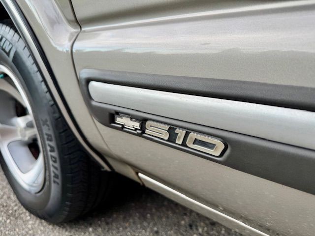 2001 Chevrolet S10 Image 11