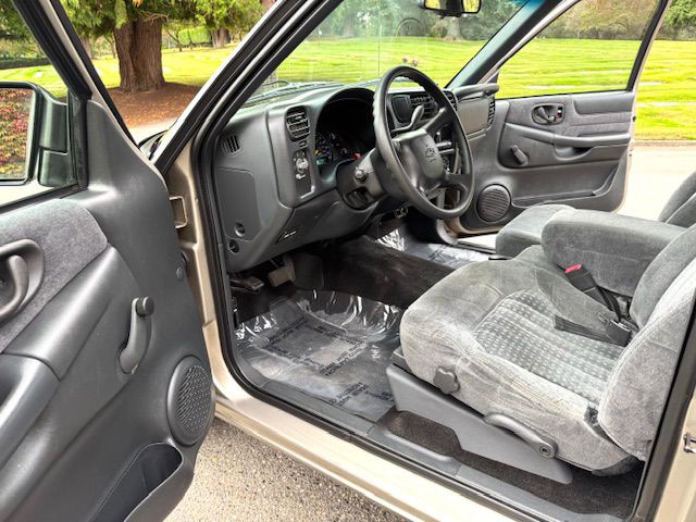 2001 Chevrolet S10 Image 18