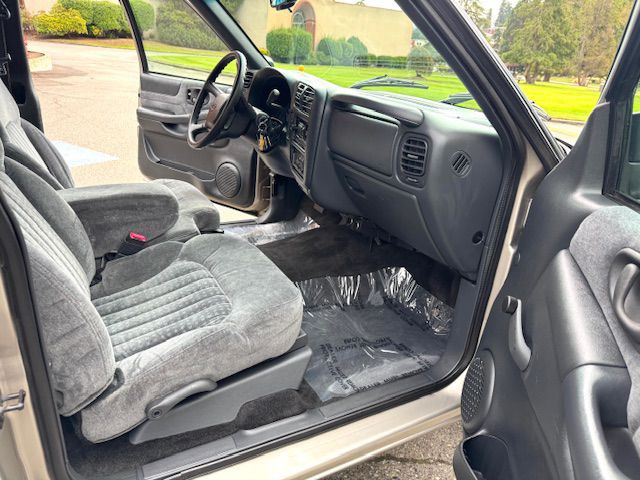 2001 Chevrolet S10 Image 20