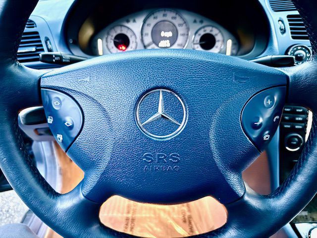 2004 Mercedes-Benz E-Class Image 18