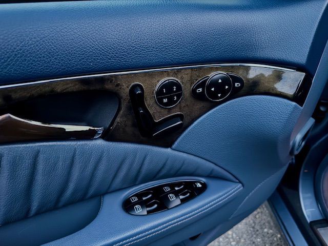 2004 Mercedes-Benz E-Class Image 19