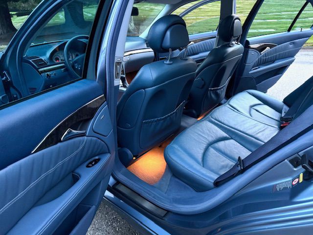 2004 Mercedes-Benz E-Class Image 24