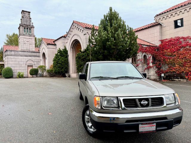 2000 Nissan Frontier Image 1