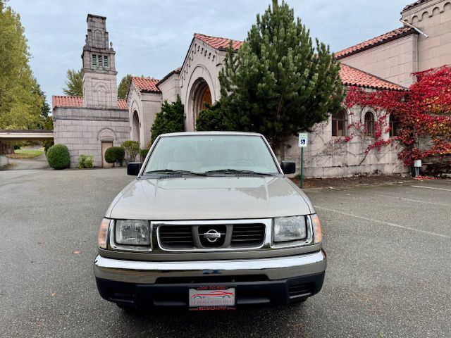 2000 Nissan Frontier Image 3