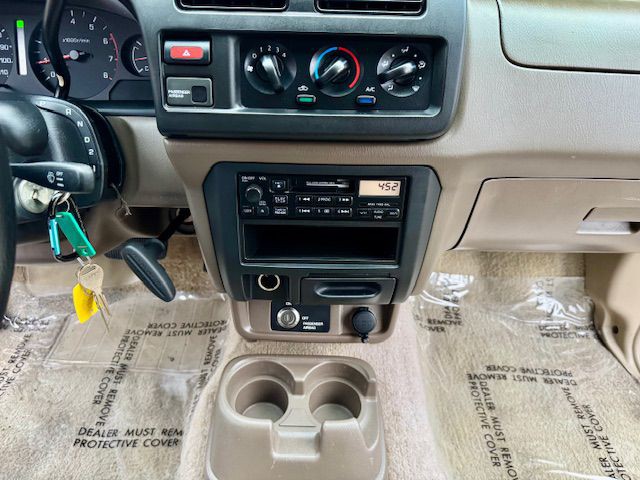 2000 Nissan Frontier Image 15