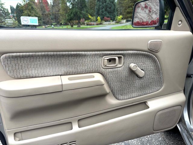 2000 Nissan Frontier Image 18