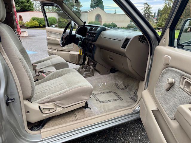 2000 Nissan Frontier Image 21