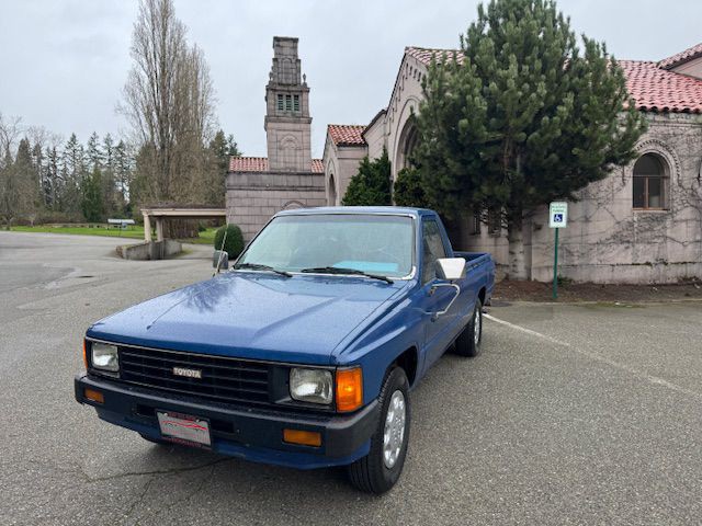 1984 Toyota Pickup Image 2