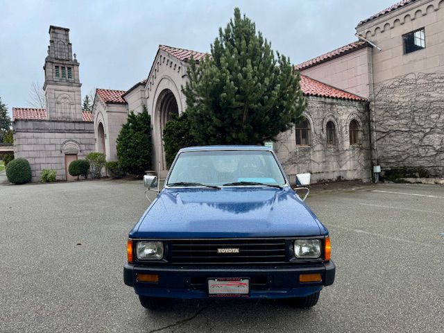 1984 Toyota Pickup Image 3