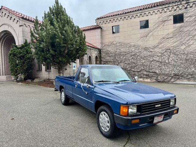 1984 Toyota Pickup Image 4