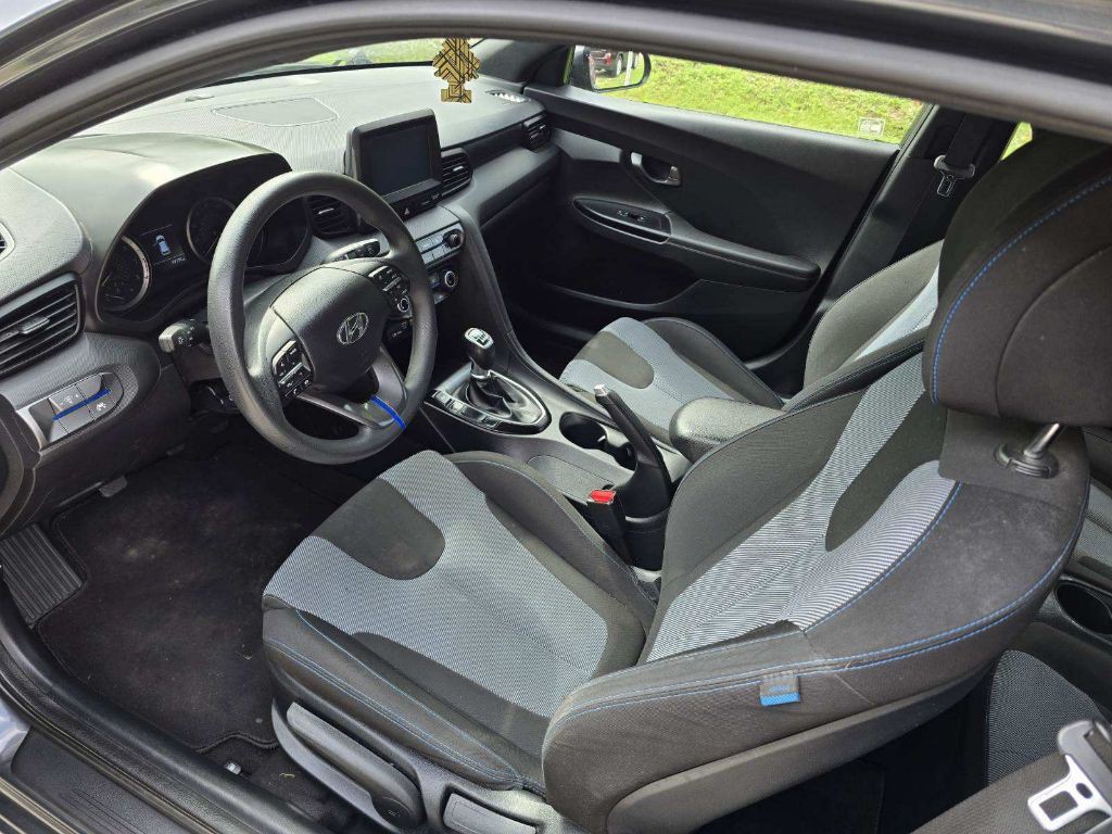 2020 Hyundai Veloster Image 5