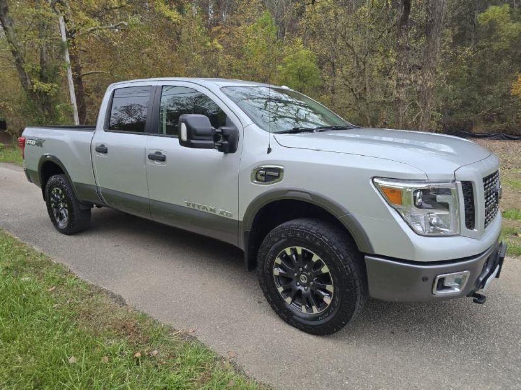 2018 Nissan Titan Image 2