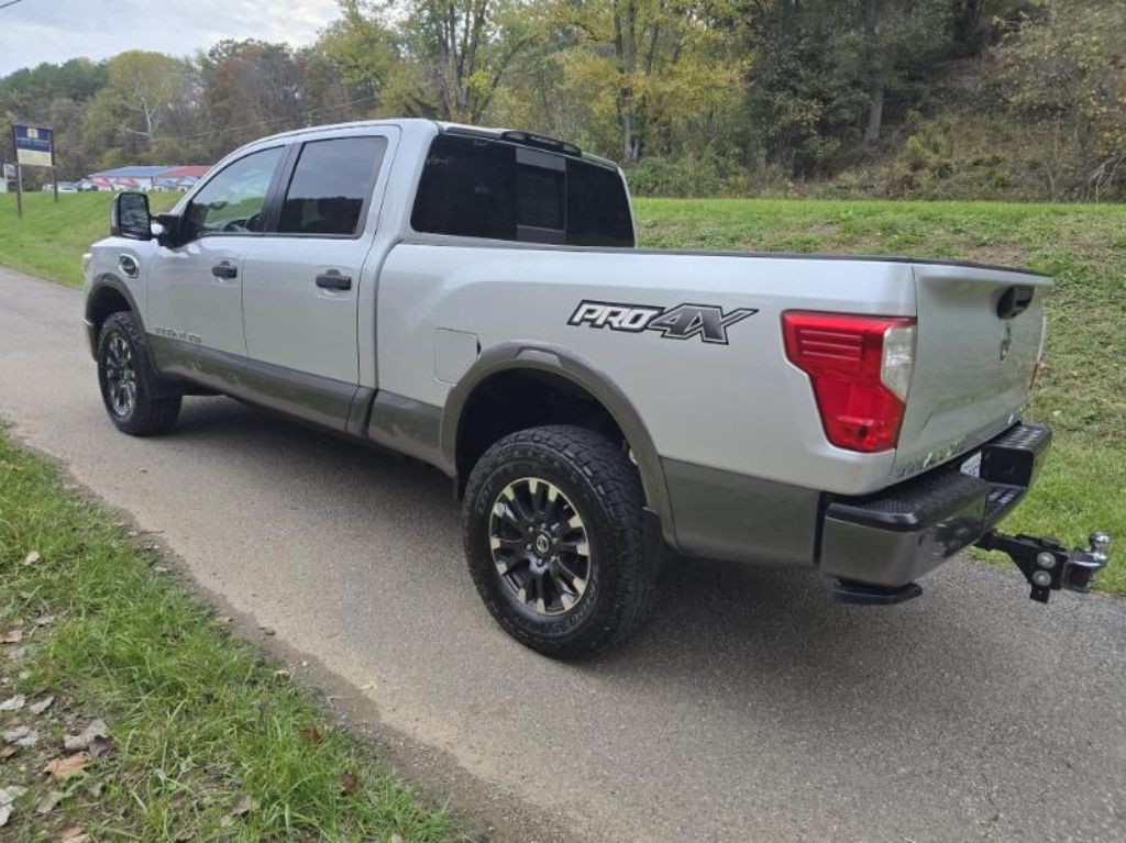 2018 Nissan Titan Image 3